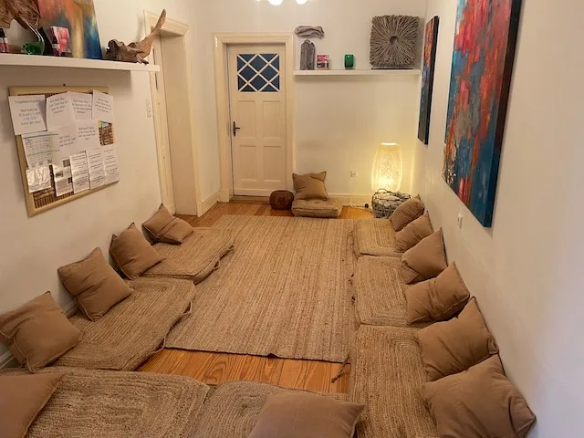 Gruppentherapie in Kiel – therapeutischer Gruppenraum der Praxis Becker